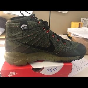 Mens Nike flyknit trainwr chukka fab size 10